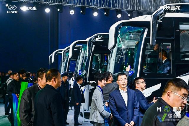 新质生产力标杆!苏州金龙新V系客车全球发布-有驾