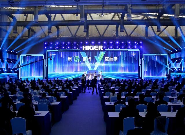 新质生产力标杆!苏州金龙新V系客车全球发布-有驾