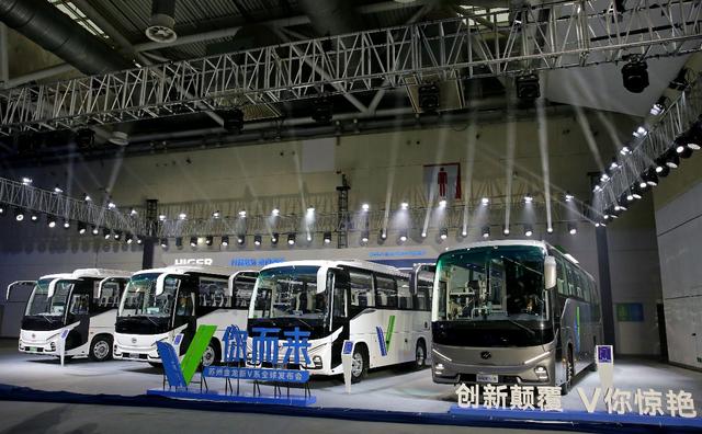 新质生产力标杆!苏州金龙新V系客车全球发布-有驾